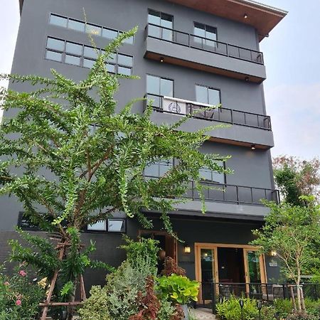 The Lantern Suites Ban Song Hong Zewnętrze zdjęcie