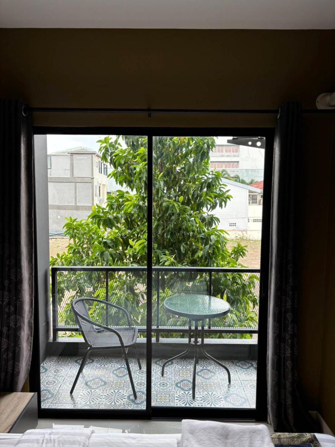 The Lantern Suites Ban Song Hong Zewnętrze zdjęcie